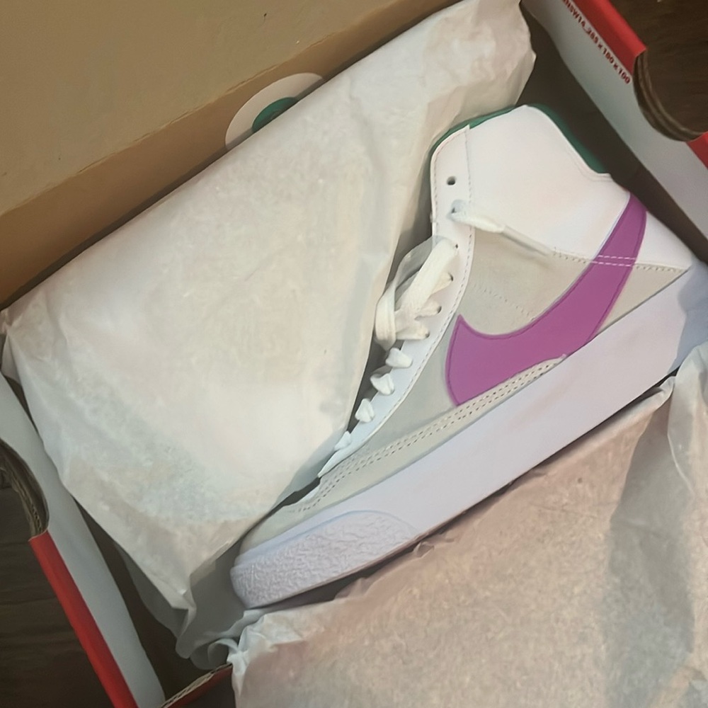 Brand New! Girls Nike Blazer Mid ‘77. Size 3.5